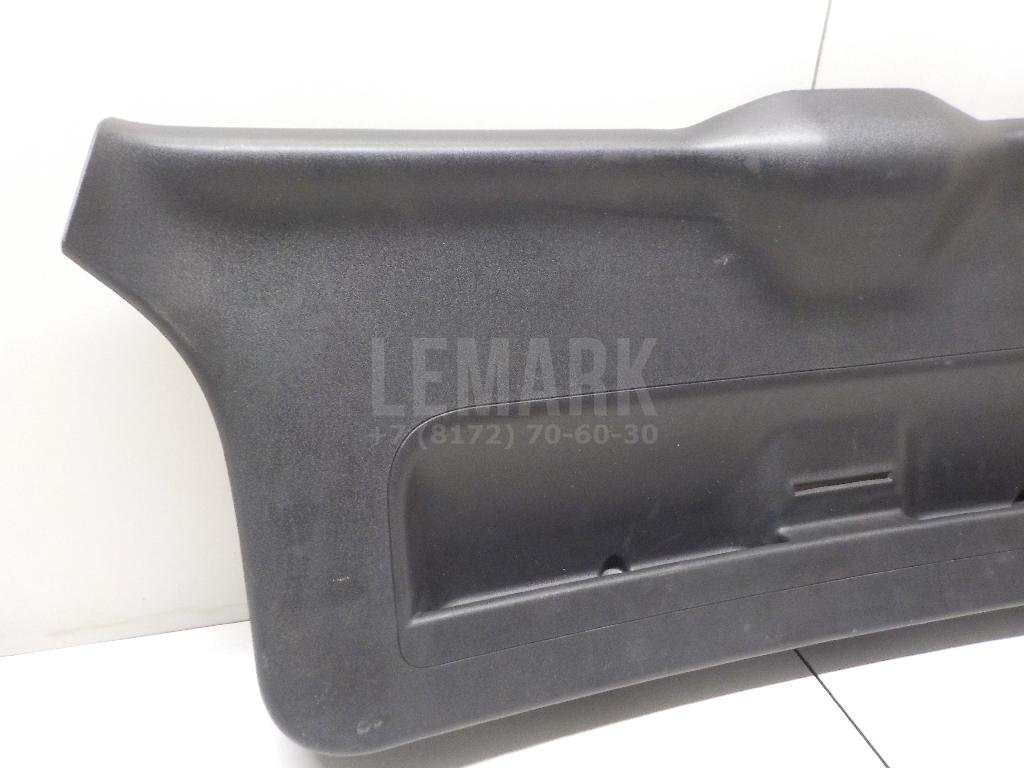 Обшивка двери багажника