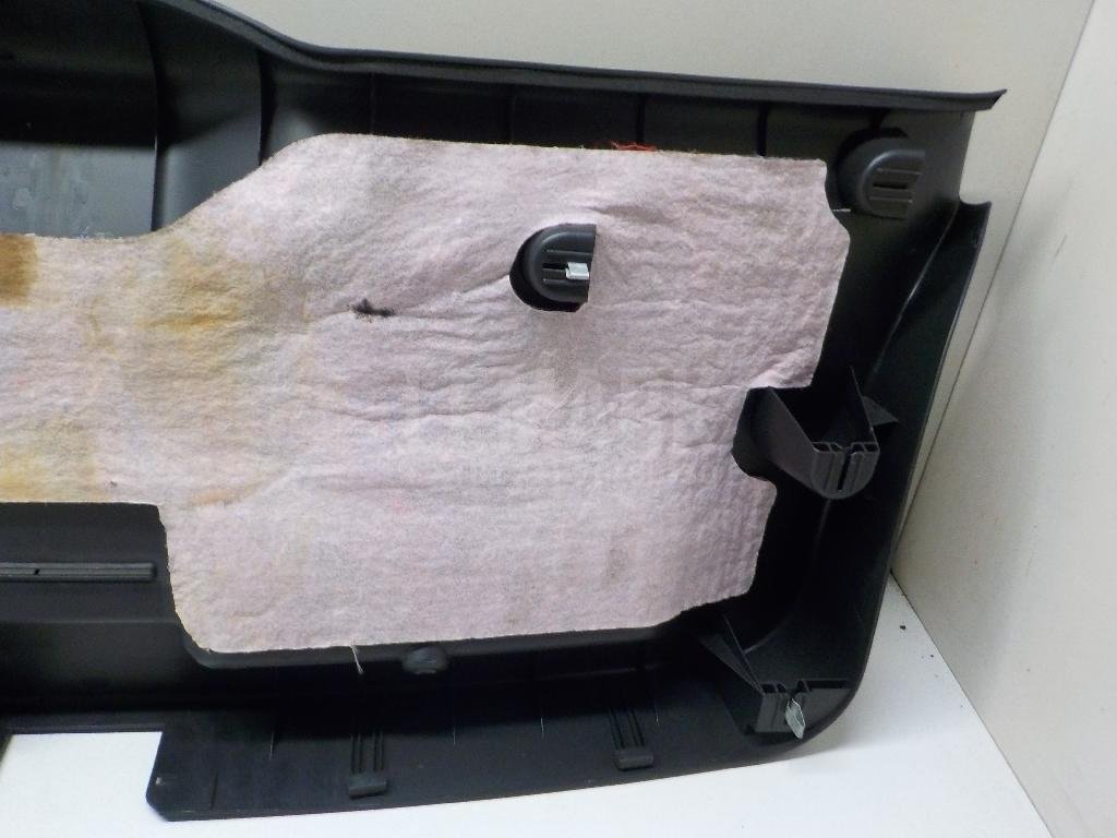 Обшивка двери багажника