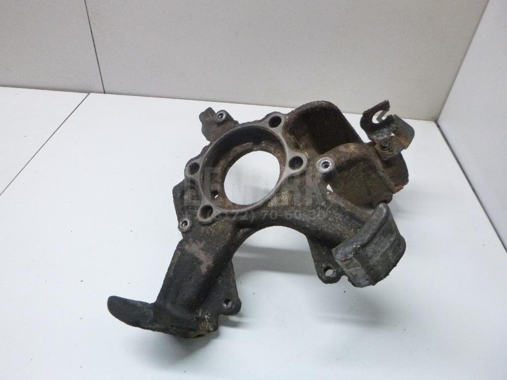 Кулак поворотный передний правый