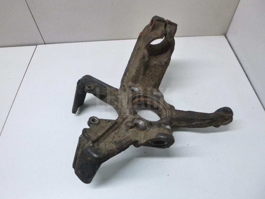 Кулак поворотный передний правый