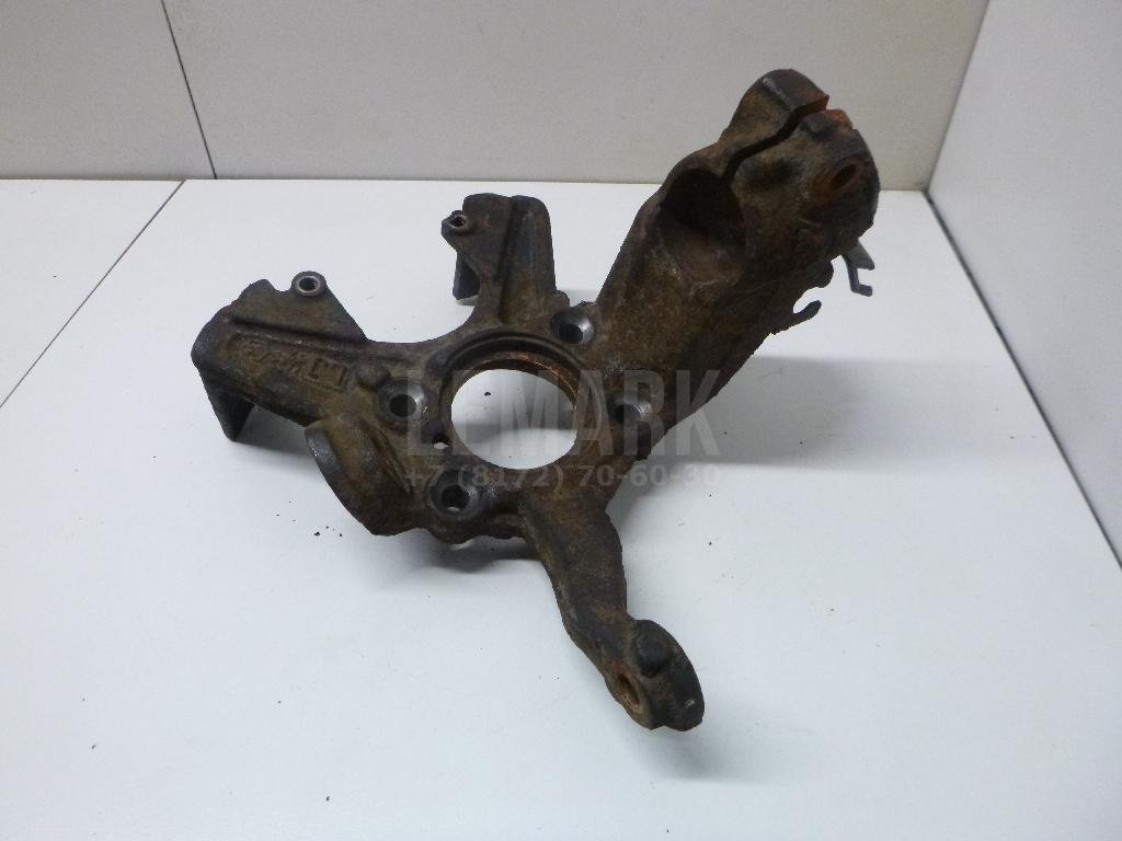 Кулак поворотный передний правый