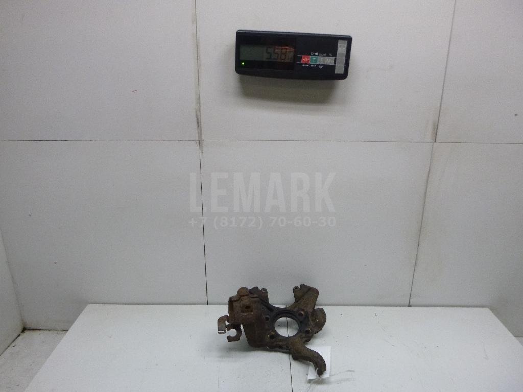 Кулак поворотный передний правый