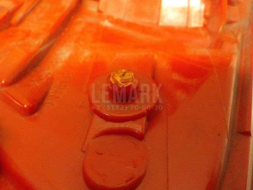 Фонарь задний наружный левый