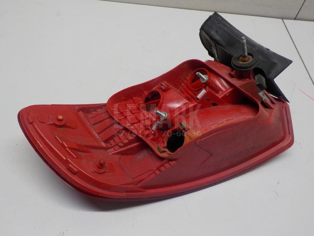 Фонарь задний наружный правый