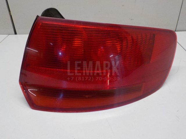 Фонарь задний наружный правый