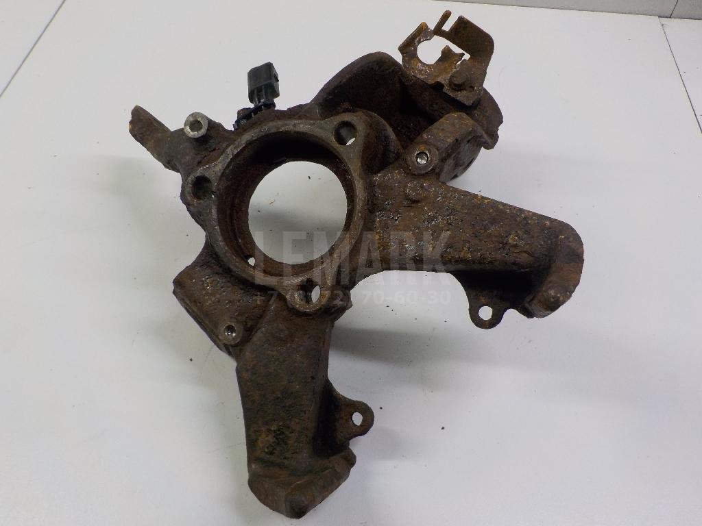 Кулак поворотный передний правый