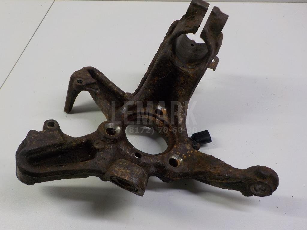 Кулак поворотный передний правый