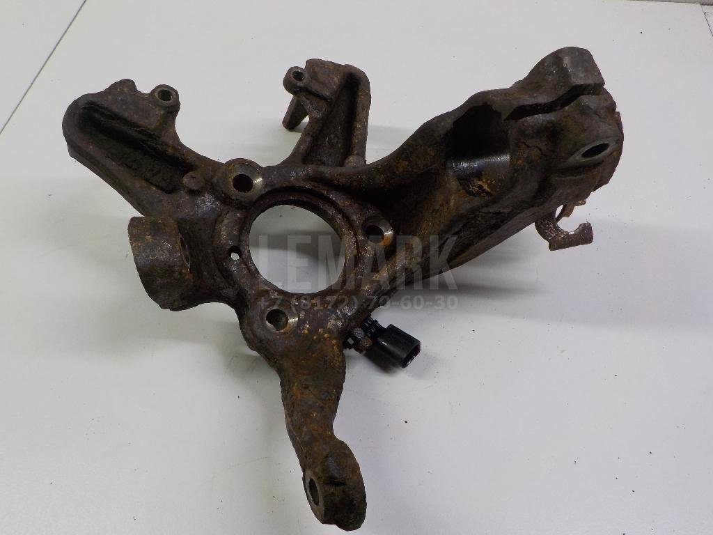 Кулак поворотный передний правый