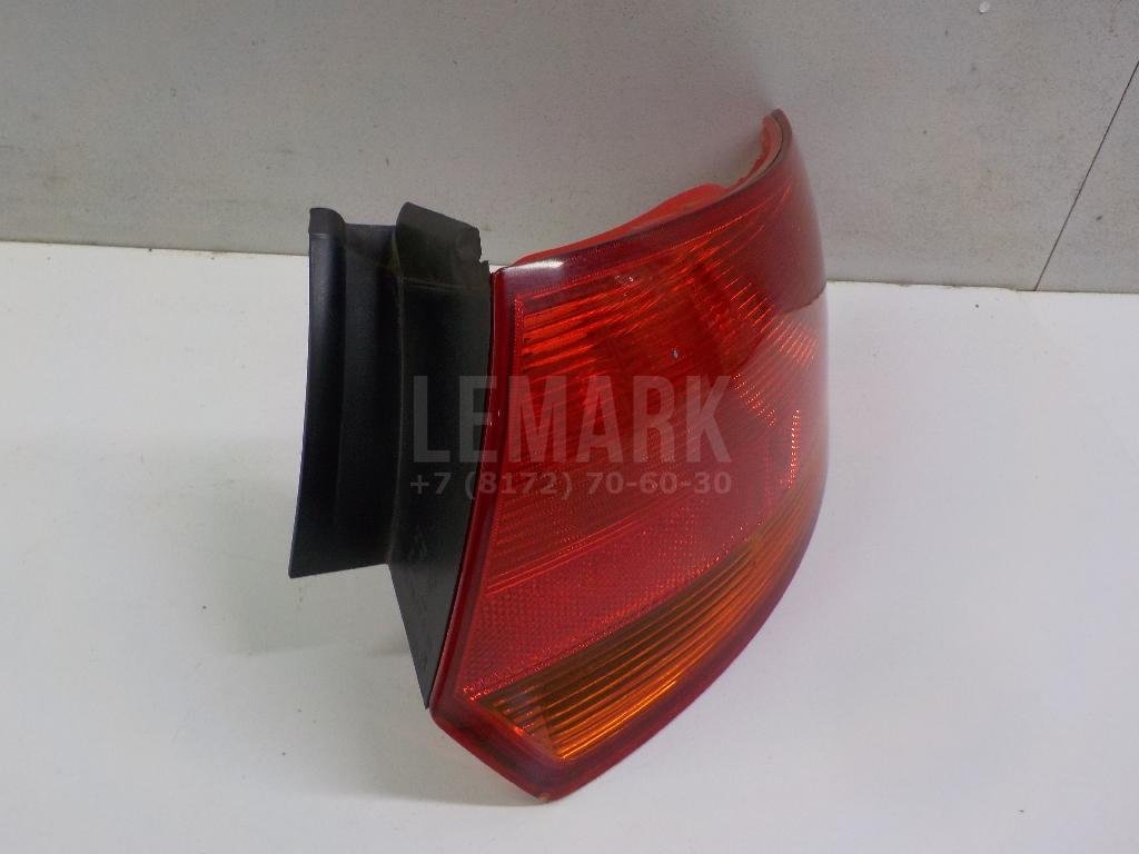 Фонарь задний наружный правый