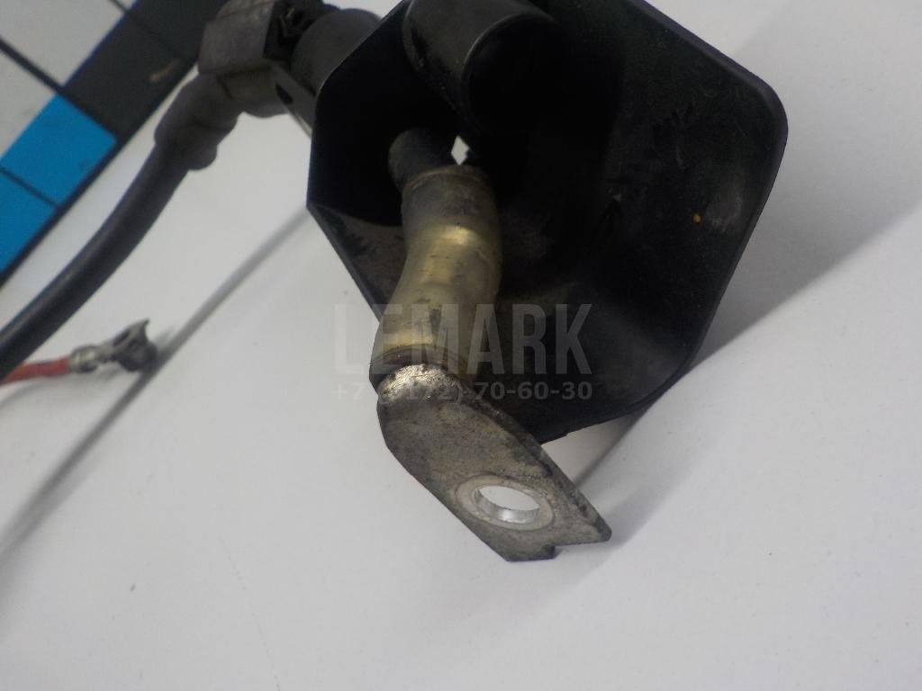 Клемма аккумулятора плюс