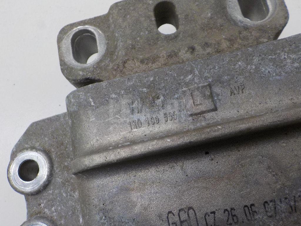 Опора КПП левая