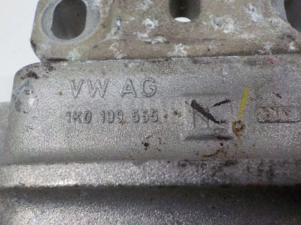 Опора КПП левая