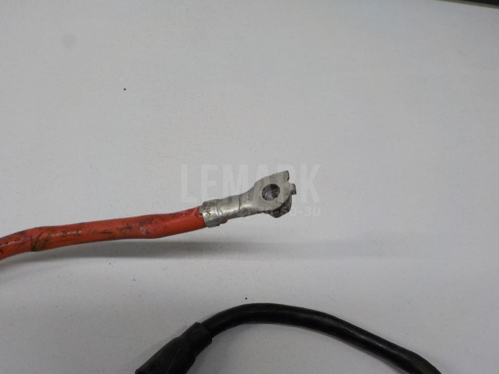 Клемма аккумулятора плюс