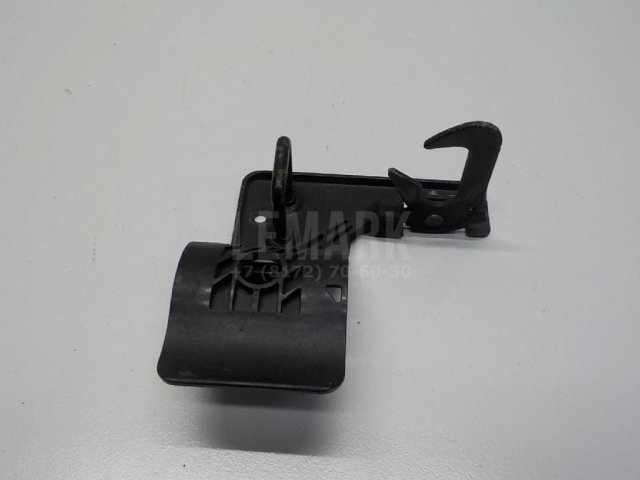 Крючок капота