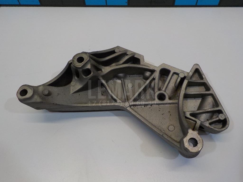 Кронштейн двигателя правый