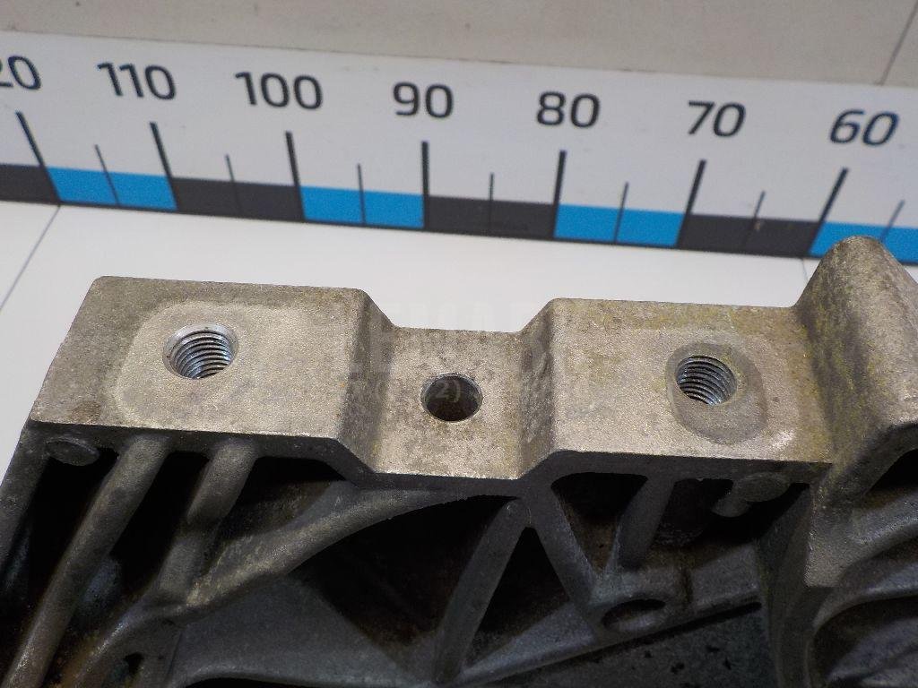 Кронштейн двигателя правый