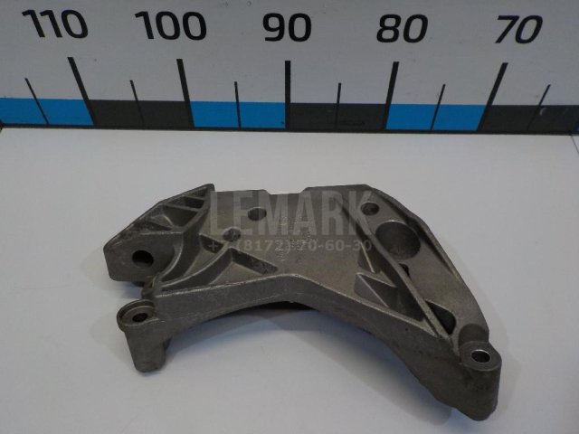 Кронштейн двигателя правый