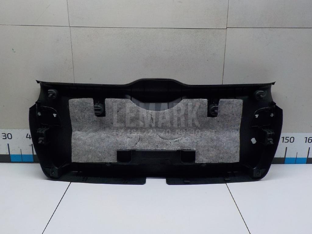 Обшивка двери багажника