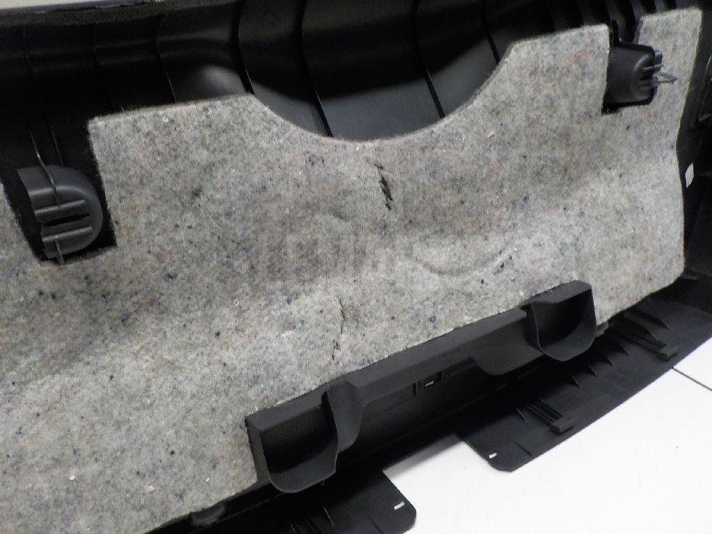 Обшивка двери багажника