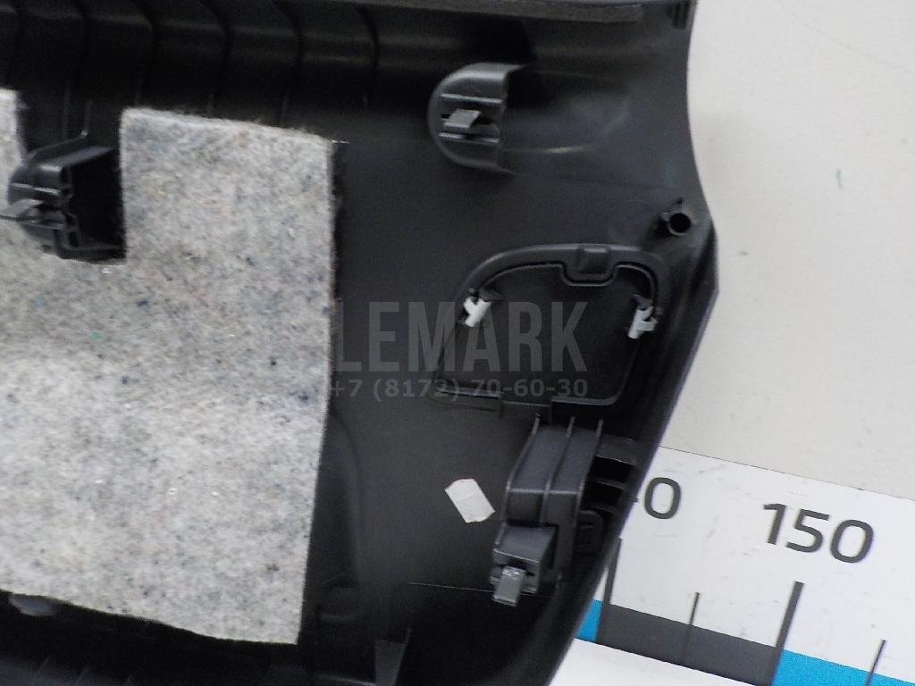 Обшивка двери багажника