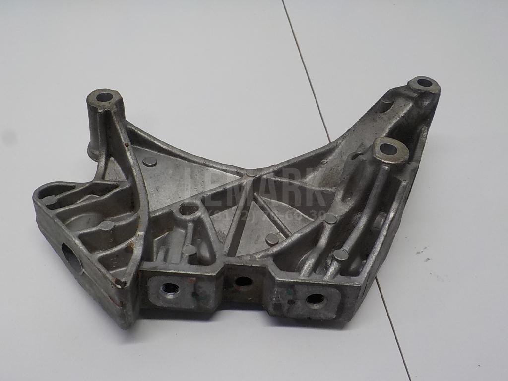 Кронштейн двигателя правый