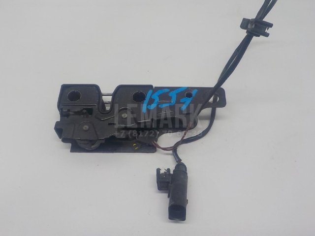 Замок капота