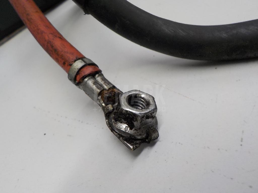 Клемма аккумулятора плюс