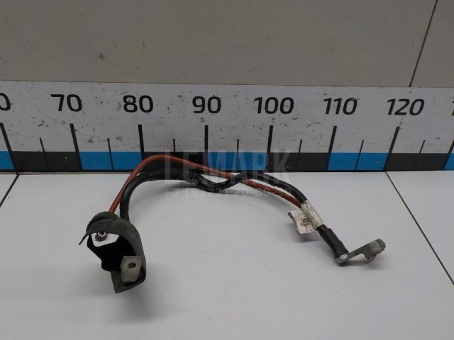 Клемма аккумулятора плюс