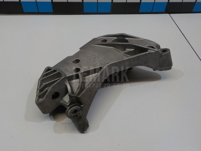 Кронштейн двигателя правый