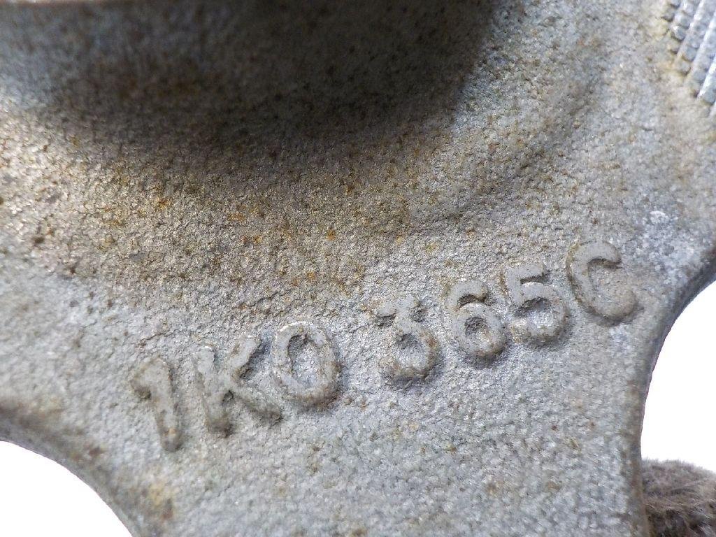 Опора шаровая левая передней подвески