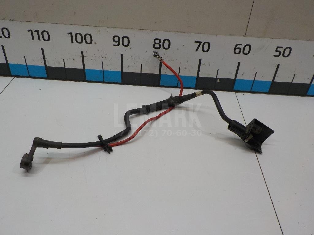 Клемма аккумулятора плюс