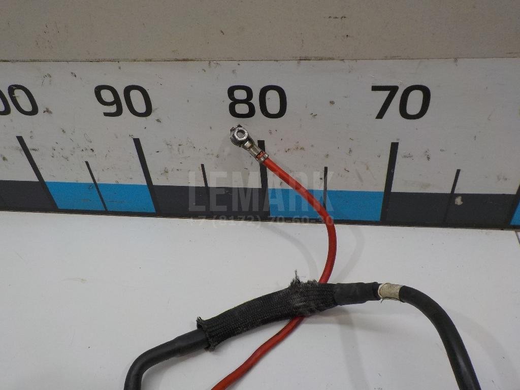 Клемма аккумулятора плюс