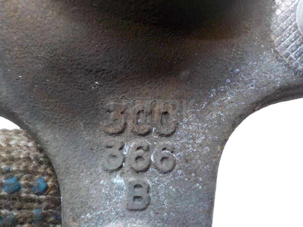 Опора шаровая правая передней подвески