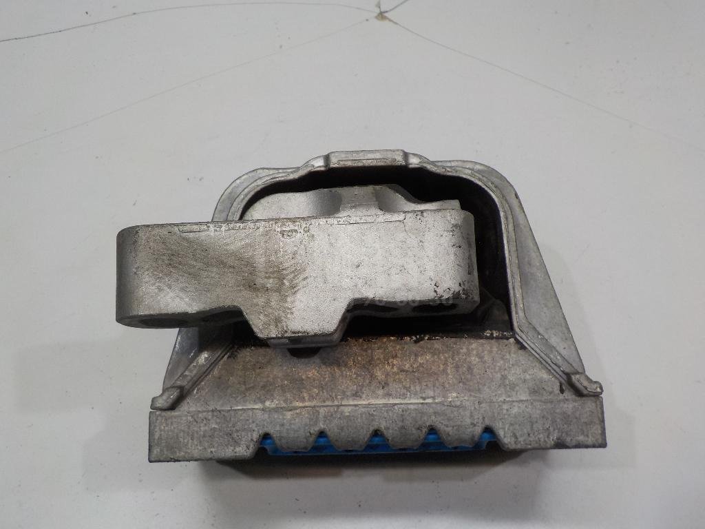 Опора двигателя правая