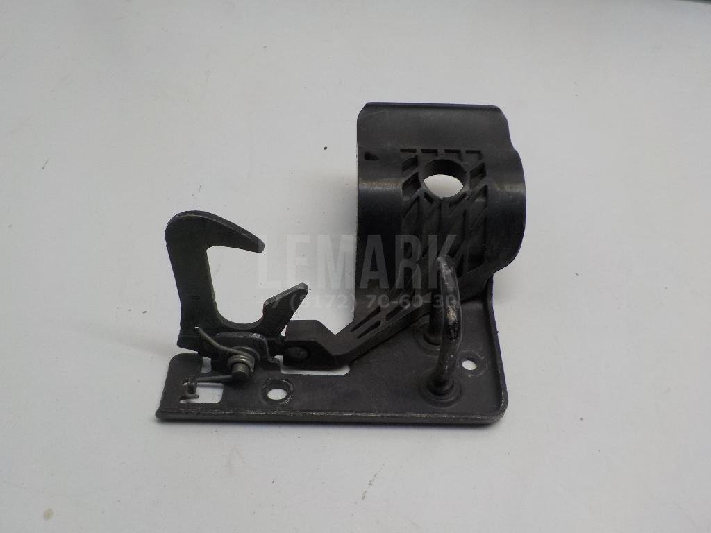 Крючок капота