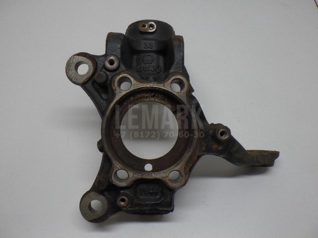 Кулак поворотный передний левый