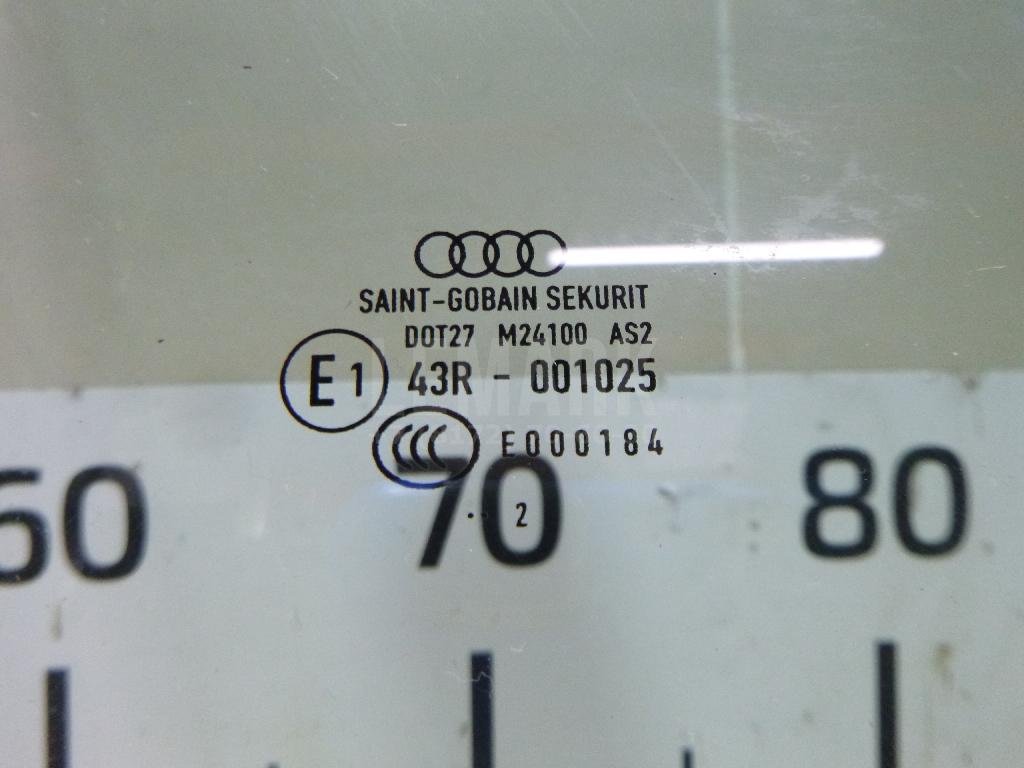 Стекло двери передней правой