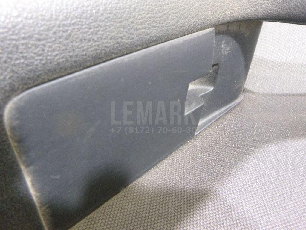 Обшивка двери передней правой