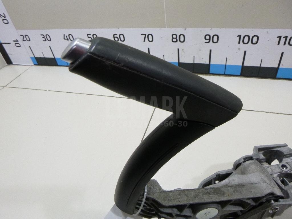 Рычаг стояночного тормоза