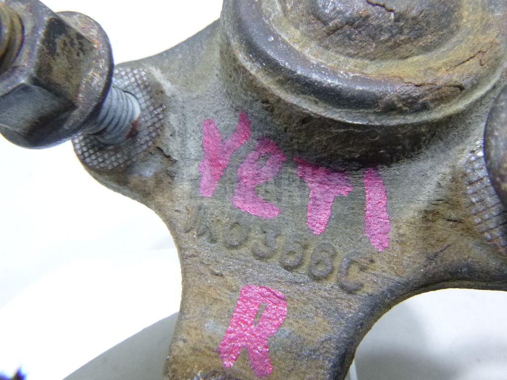 Опора шаровая правая передней подвески