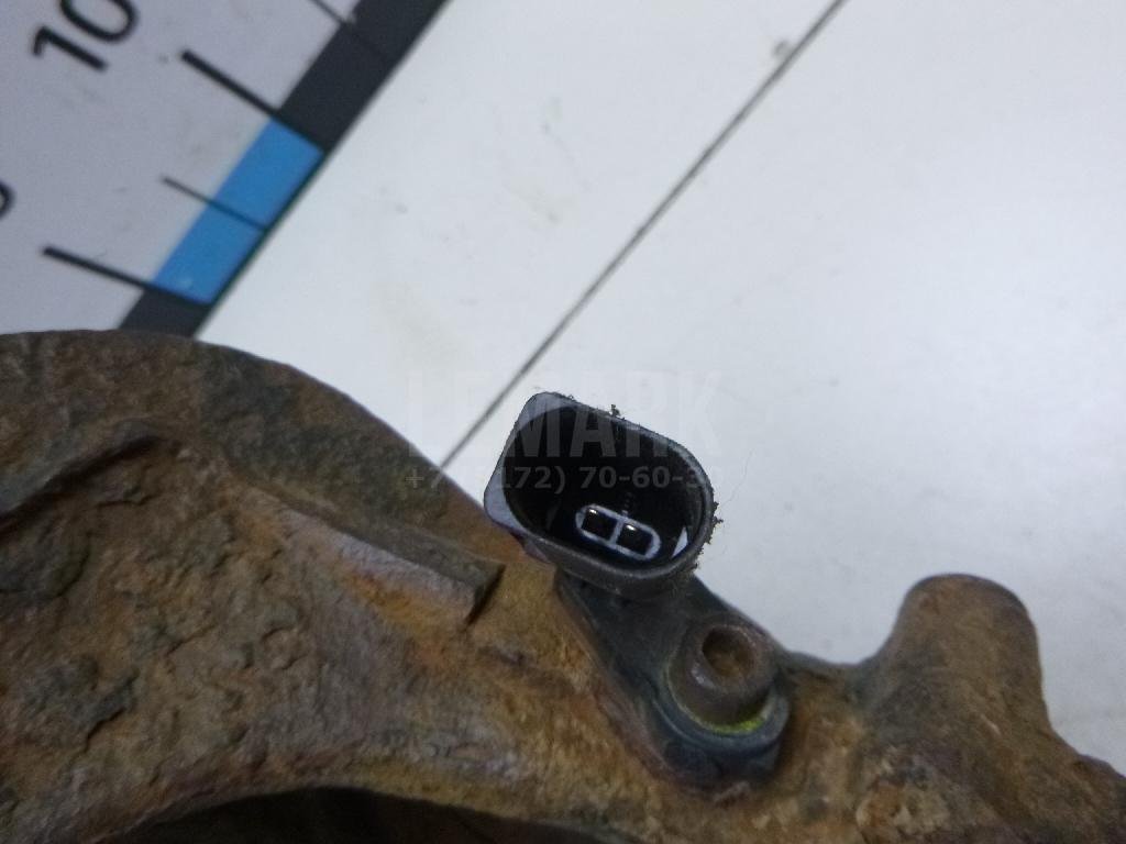 Кулак поворотный передний правый