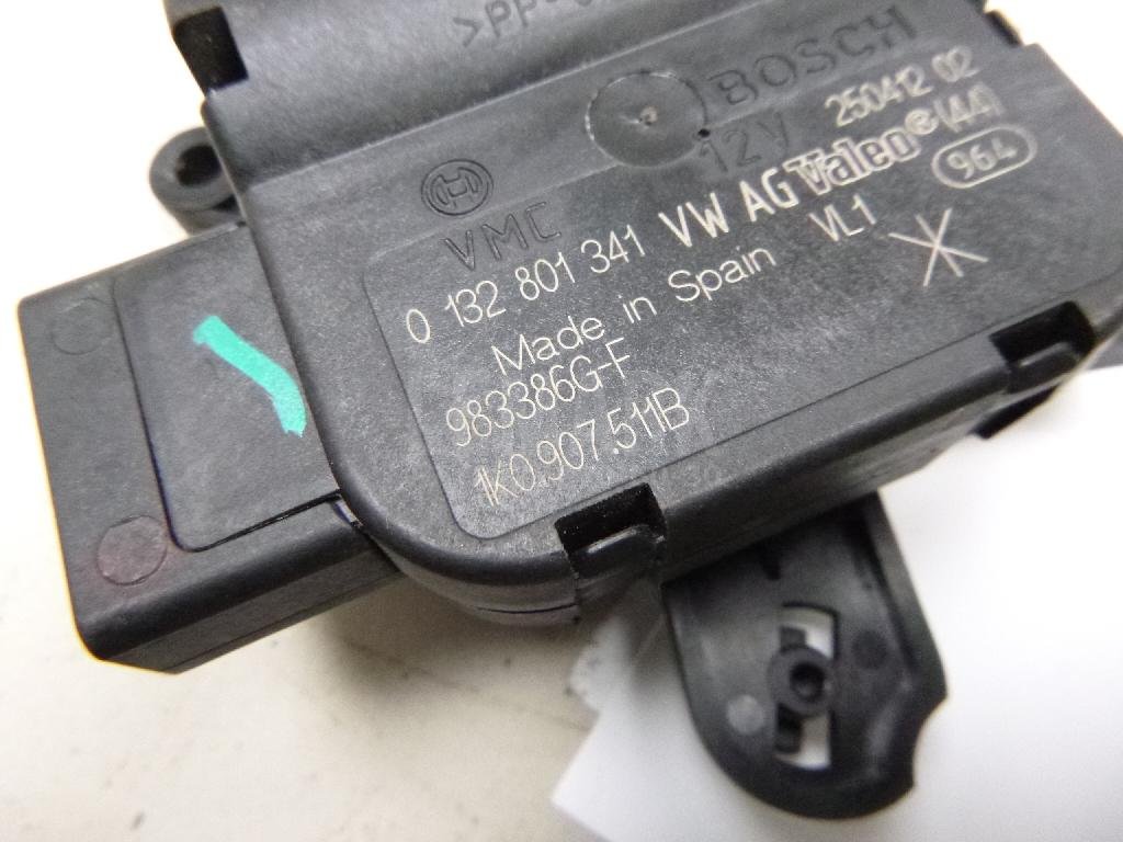 Моторчик заслонки отопителя