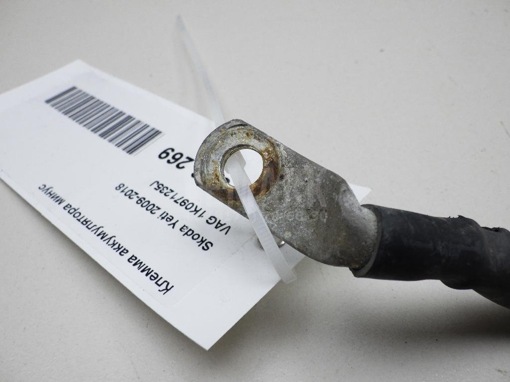 Клемма аккумулятора минус