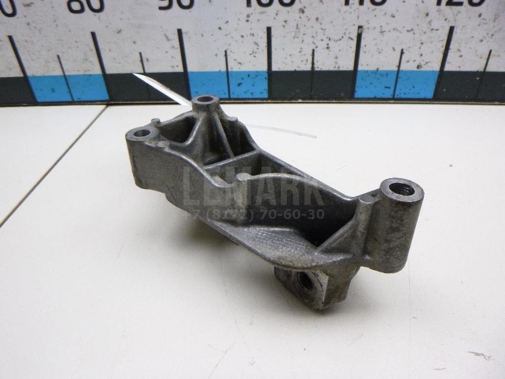 Кронштейн двигателя правый