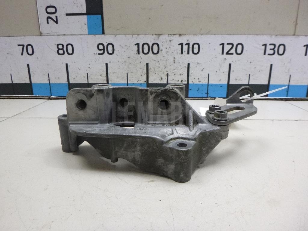 Кронштейн двигателя правый