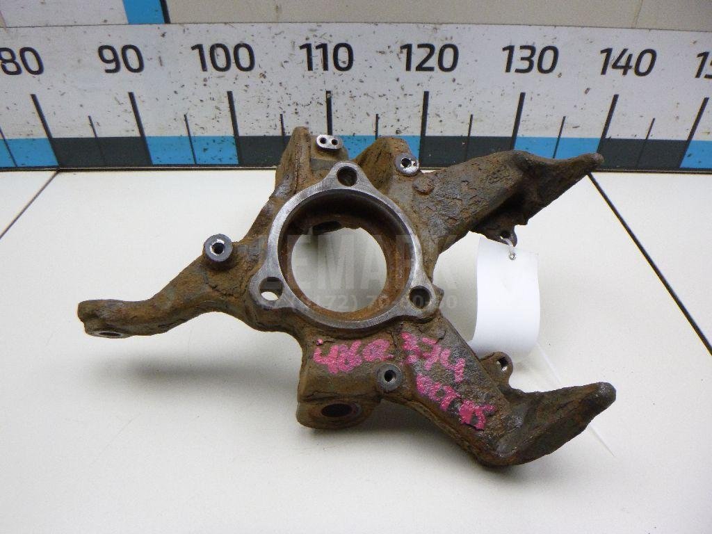 Кулак поворотный передний правый