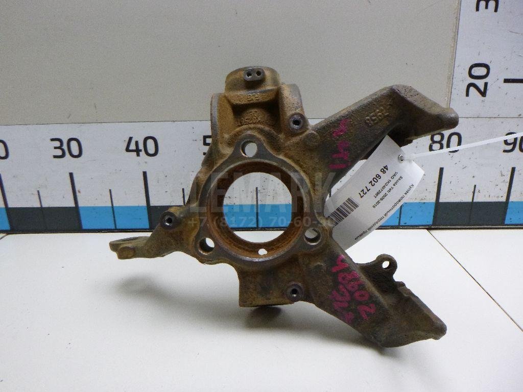 Кулак поворотный передний правый