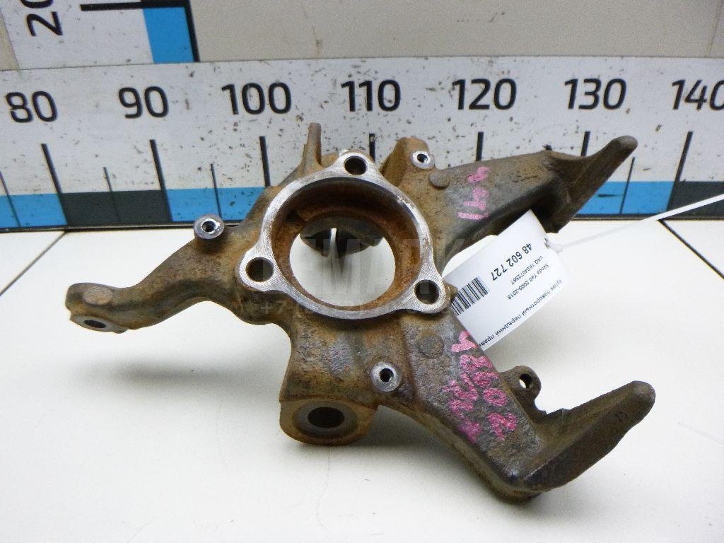 Кулак поворотный передний правый