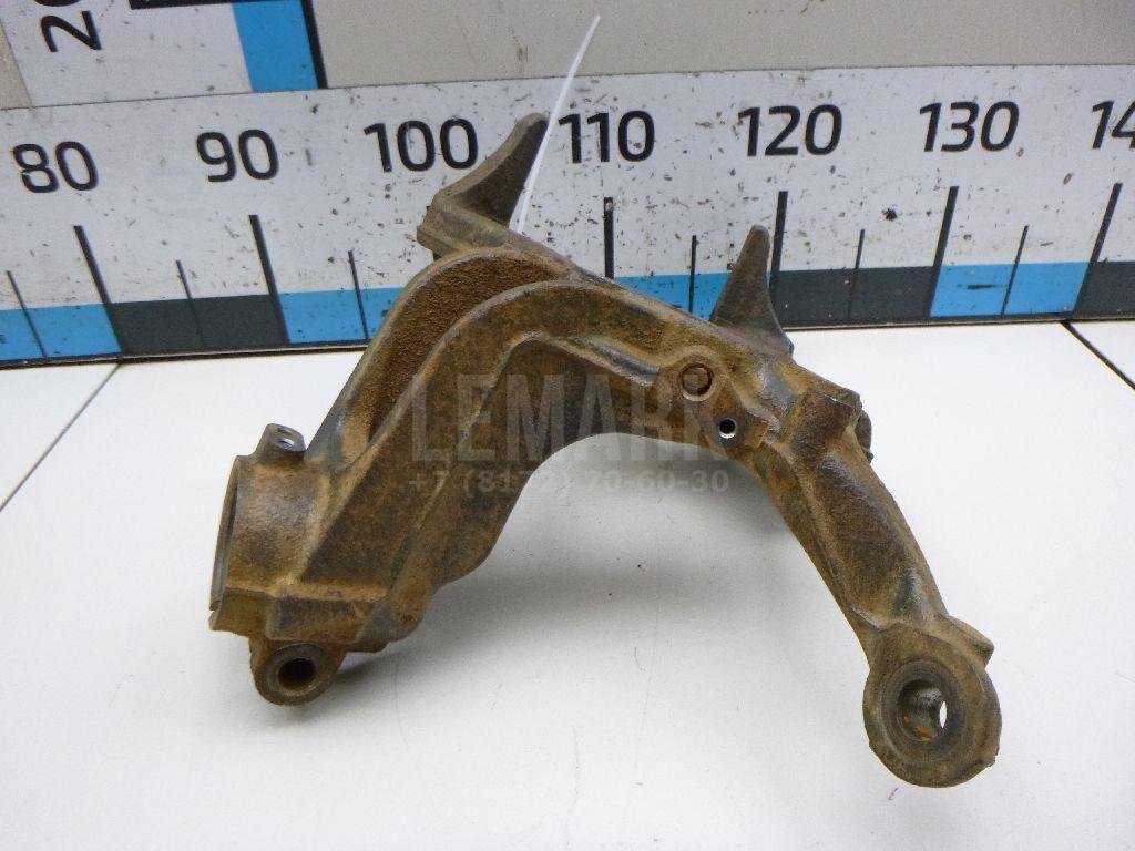 Кулак поворотный передний правый