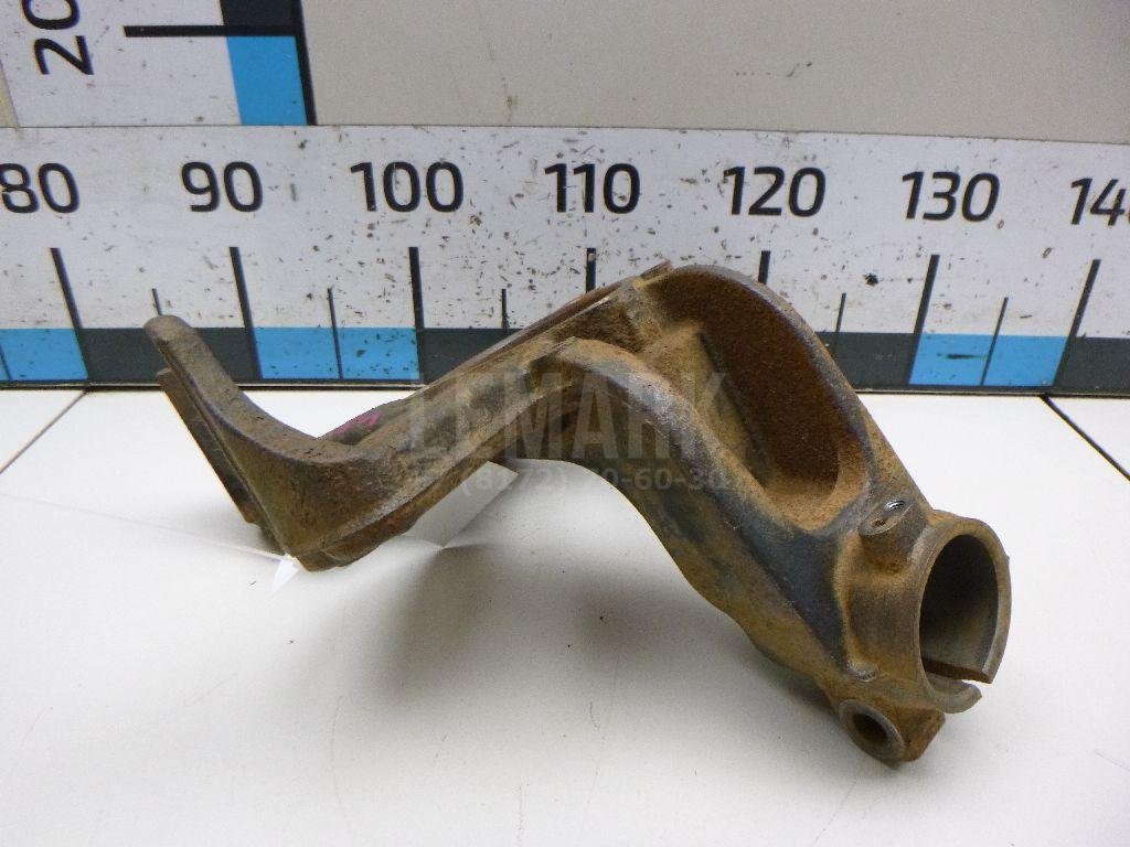 Кулак поворотный передний правый